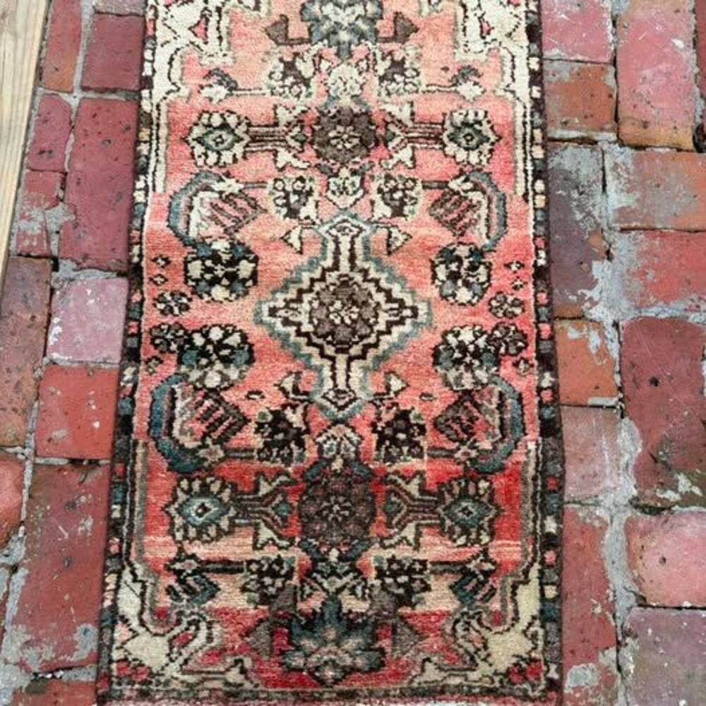 Small Vintage Turkish Accent Rug – 1’6” x 2’7”